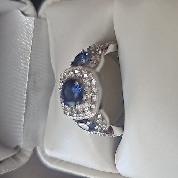 2.50 ct Sapphire Past Present Future Infinity Ring - Picture 3 of 4